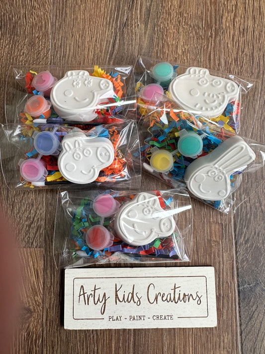 Paint Your Own Peppa Pig~   Party Favour ~ Hobby ~ Party Bag ~ Rainy Day Activity~ Magnet Option.